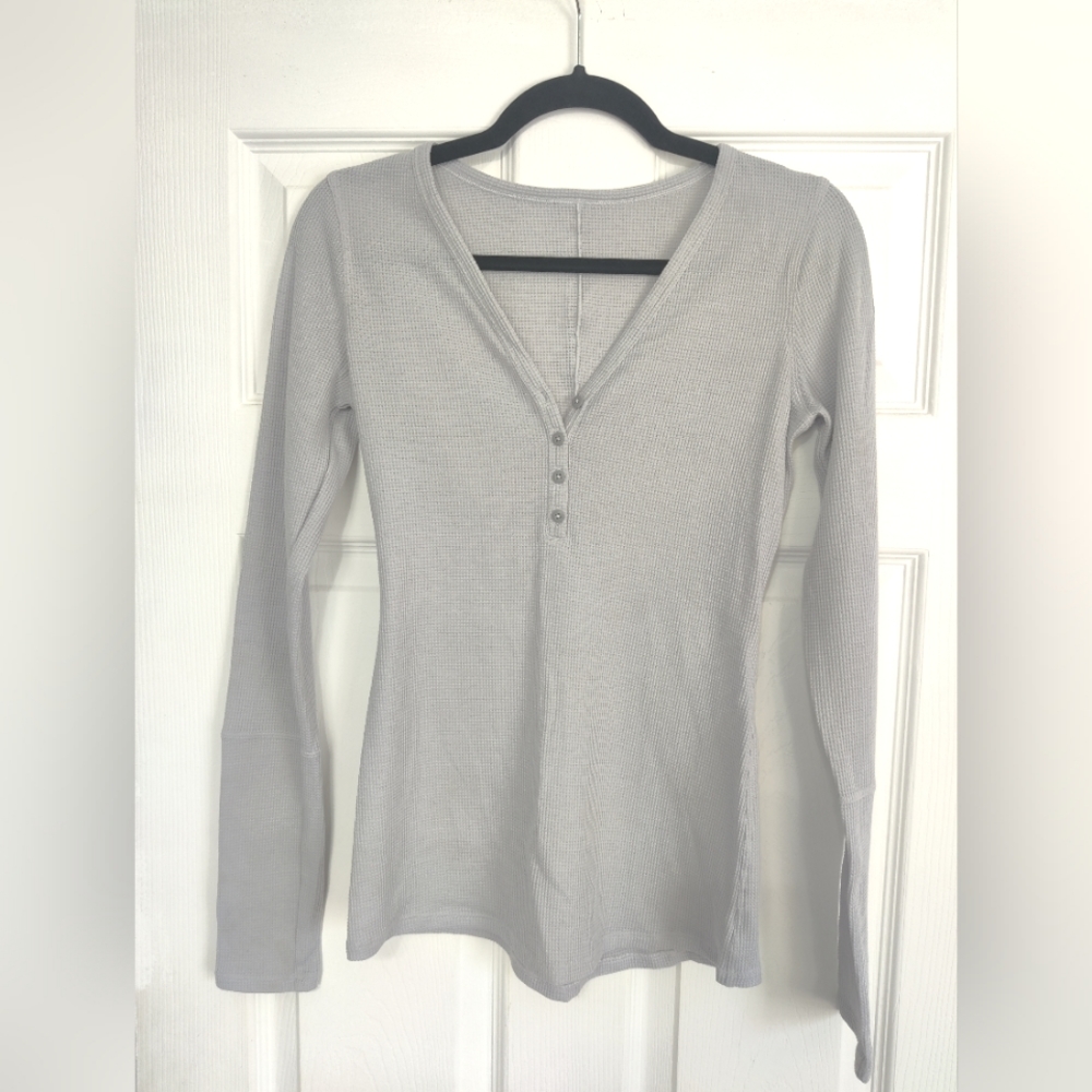 Lululemon light grey thermal long sleeve top, size small